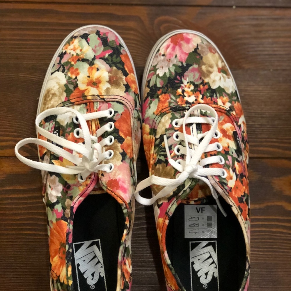 Woman’s vans floral sneaker